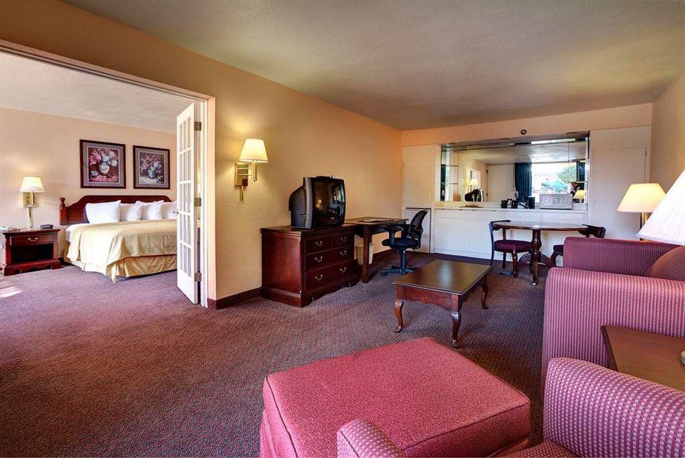 Quality Inn & Suites Conference Center New Port Richey Δωμάτιο φωτογραφία