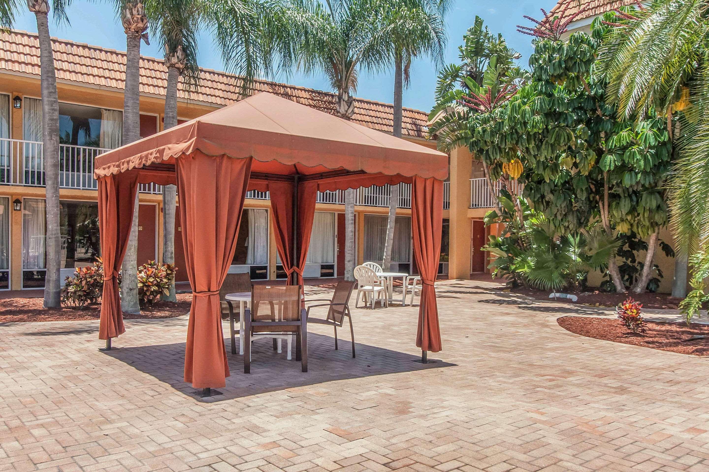 Quality Inn & Suites Conference Center New Port Richey Εξωτερικό φωτογραφία
