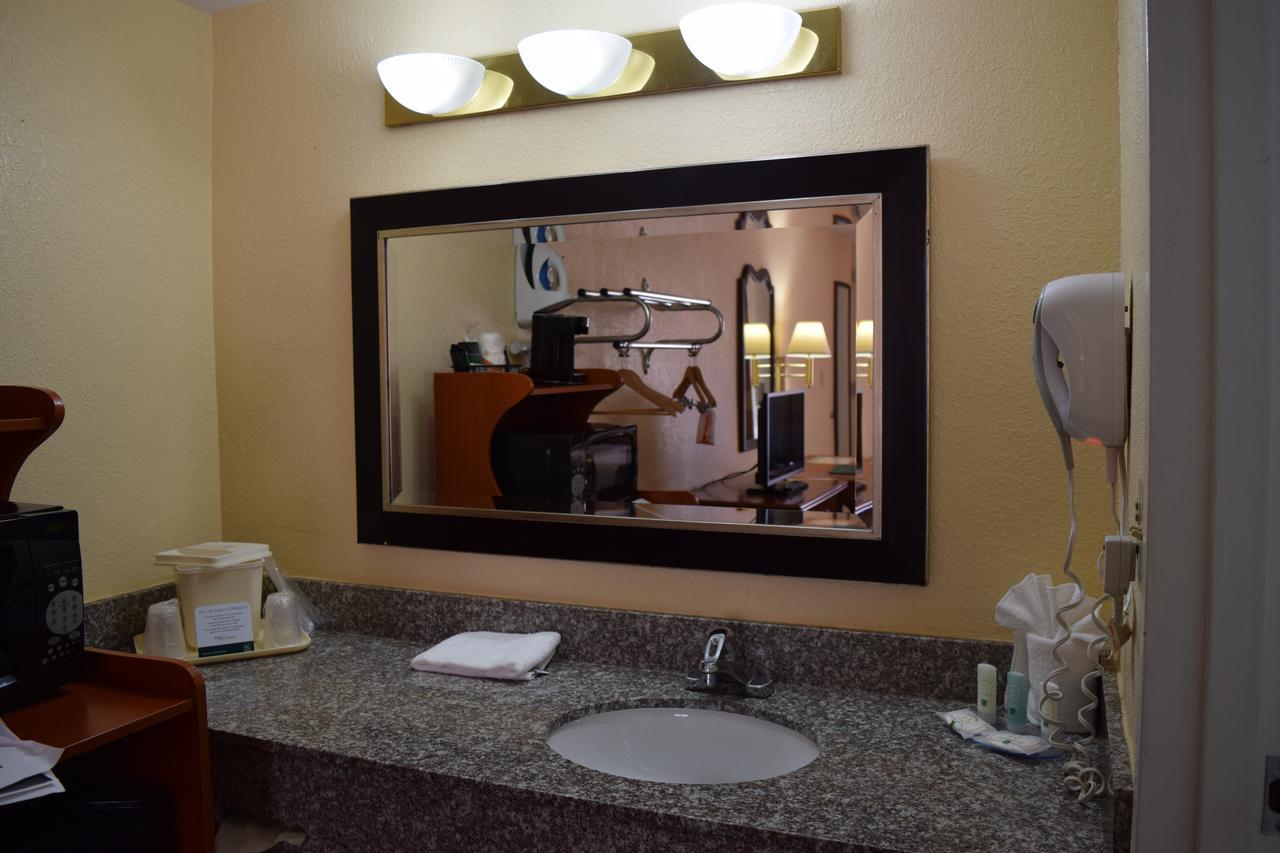 Quality Inn & Suites Conference Center New Port Richey Δωμάτιο φωτογραφία